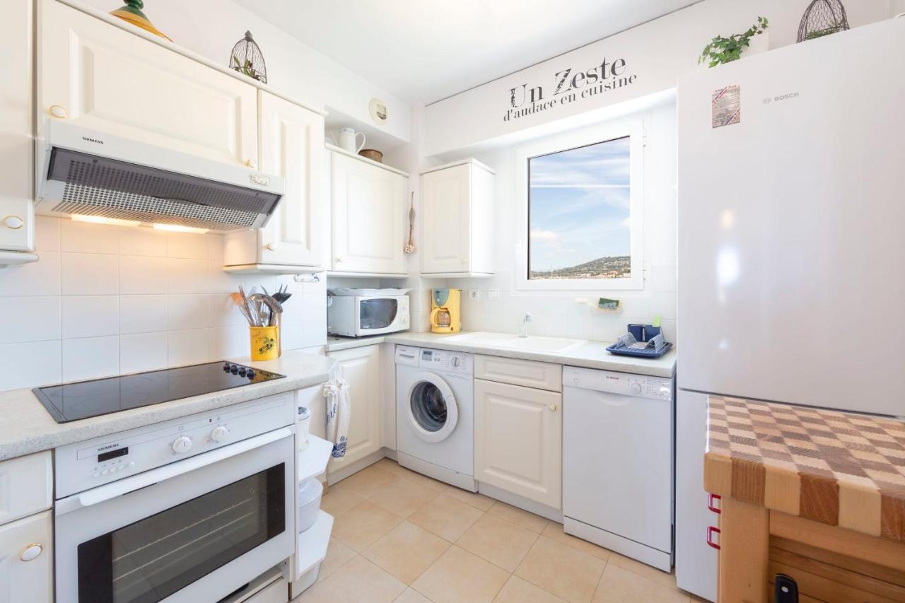 2 Bedrooms 2 Bathrooms Clear View In Palm Area *